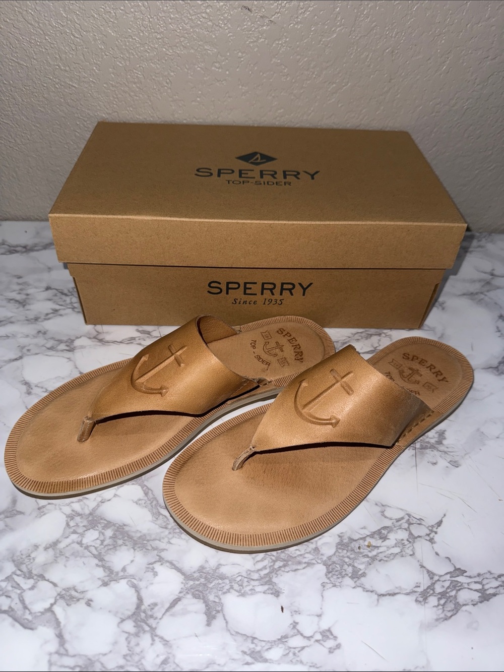 Sperry Seaport Thong Sandals with Anchor Detail size 8.5 with box